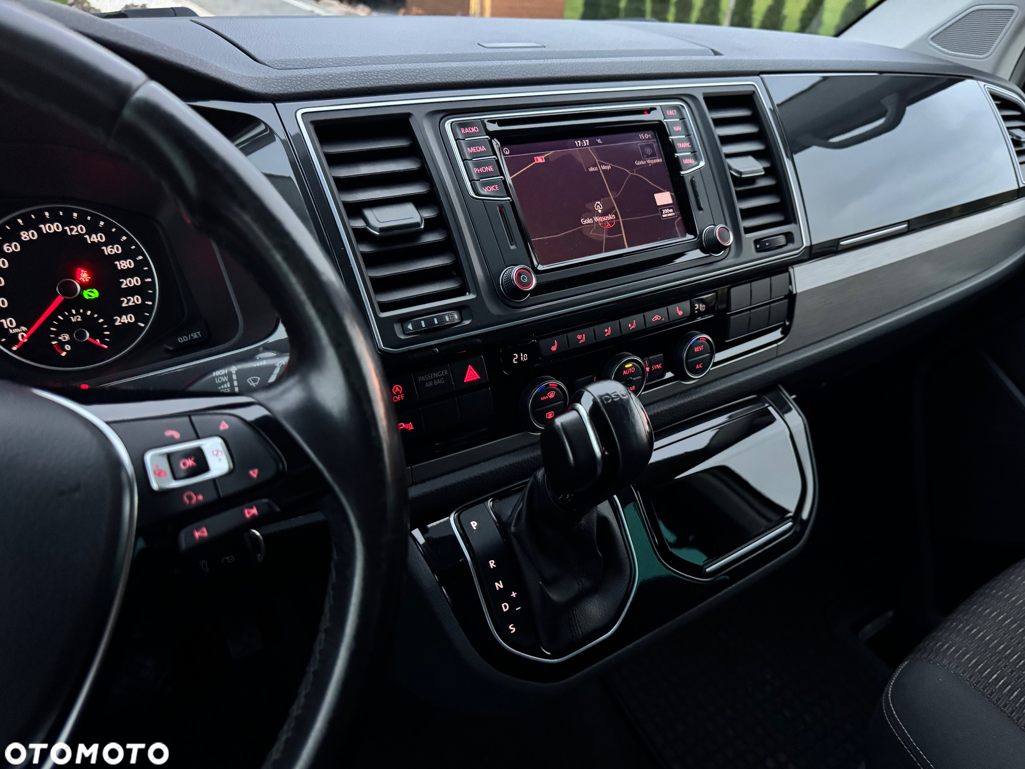 Volkswagen Multivan - 13