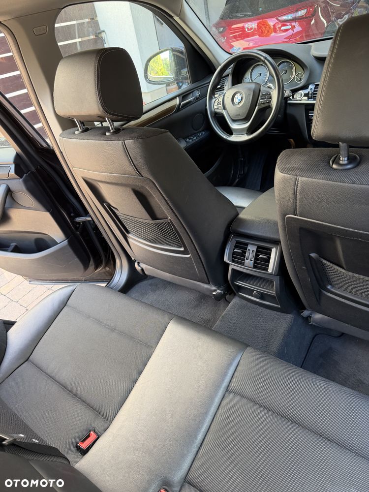 BMW X3 xDrive20d Advantage - 12
