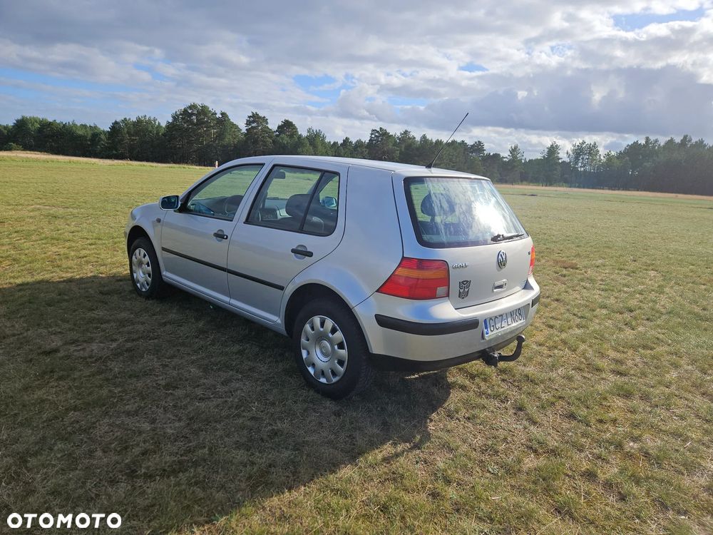 Volkswagen Golf 1.6 Basis - 4