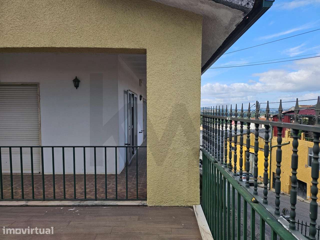 Apartamento T5 com 241,67m2 | Oficina com 373,5m2 | Anexo com 162,75m2 - Grande imagem: 2/33