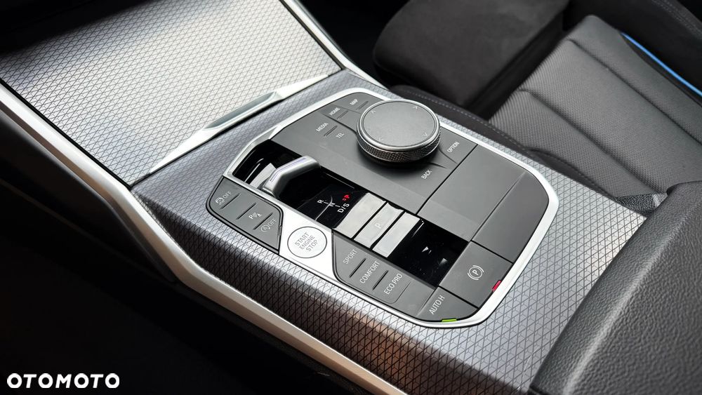 BMW Seria 3 330i xDrive M Sport Edition sport - 24