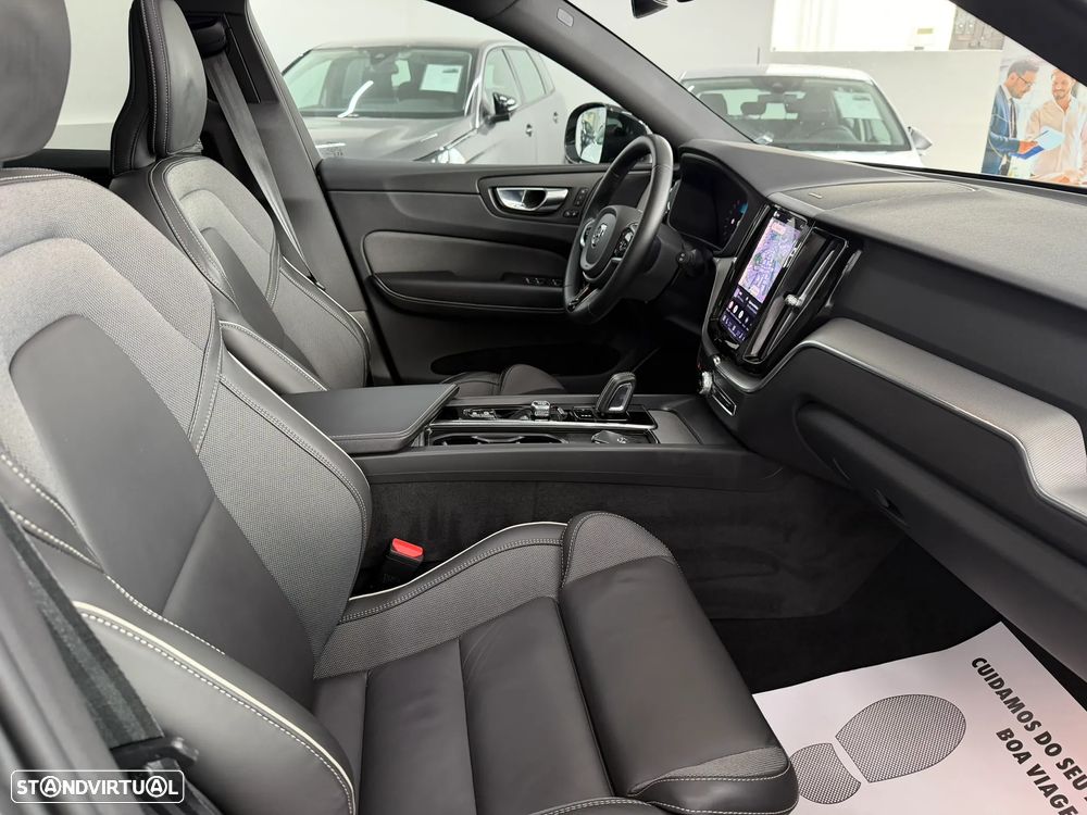 Volvo XC 60 2.0 T6 PHEV R-Design Expression AWD - 34
