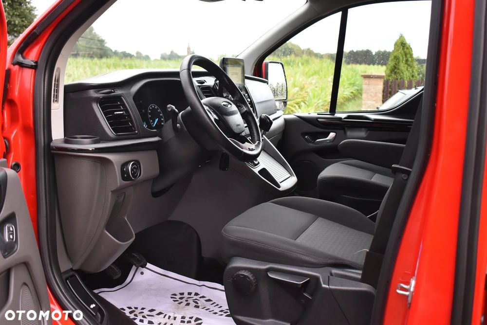 Ford Tourneo Custom - 23