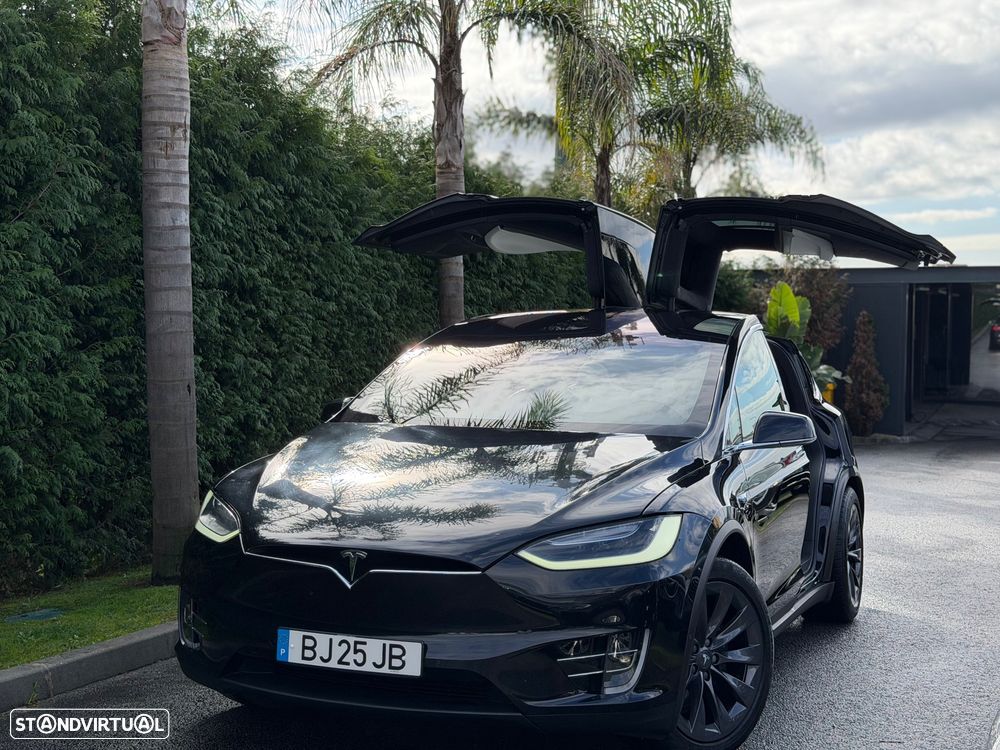 Tesla Model X - 1