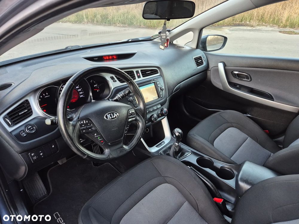 Kia Ceed 1.6 CRDi 128 Dream-Team Edition - 19