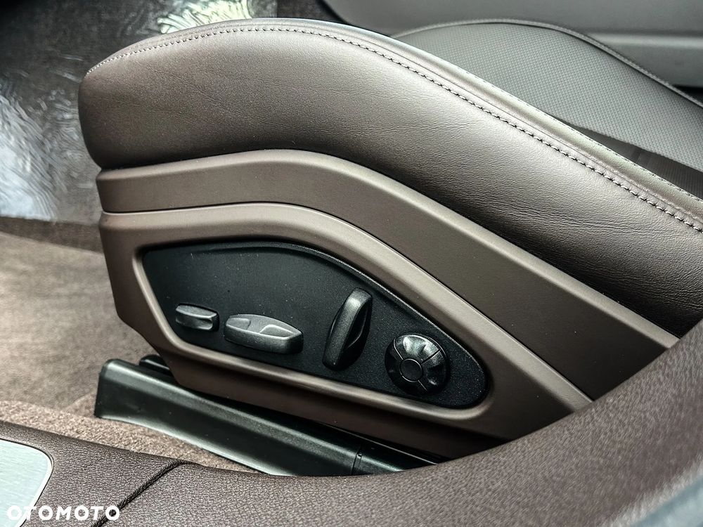 Porsche Panamera 4 E-Hybrid PHEV - 29