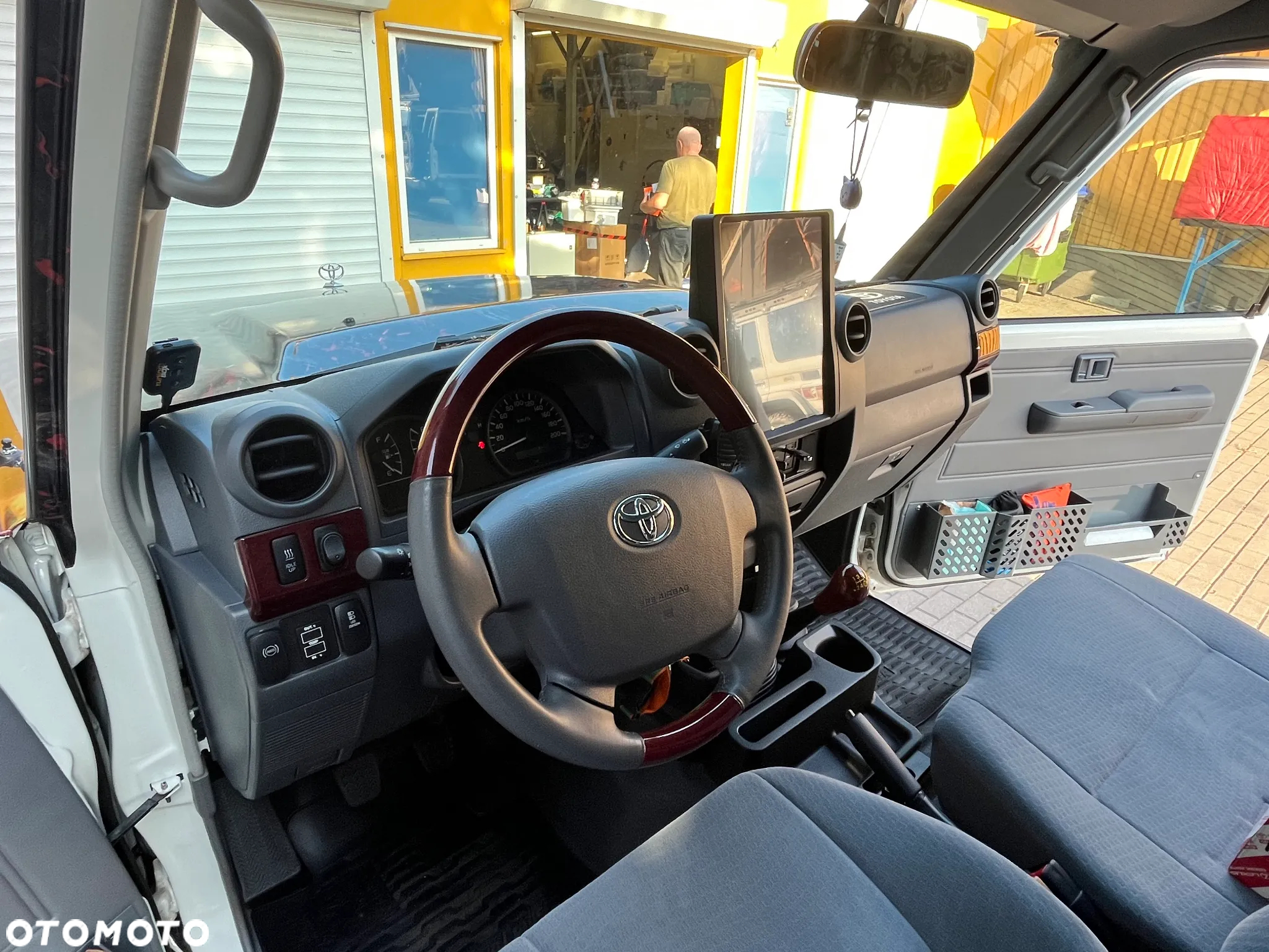 Toyota Land Cruiser - 7