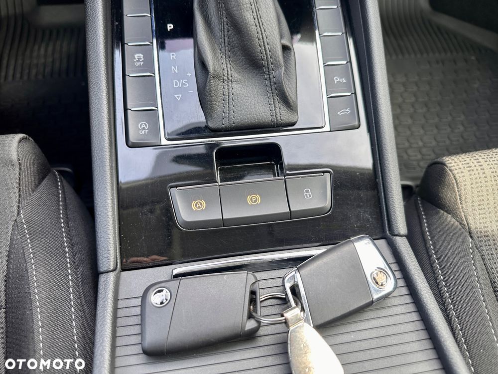 Skoda Superb 2.0 TDI Style DSG - 24