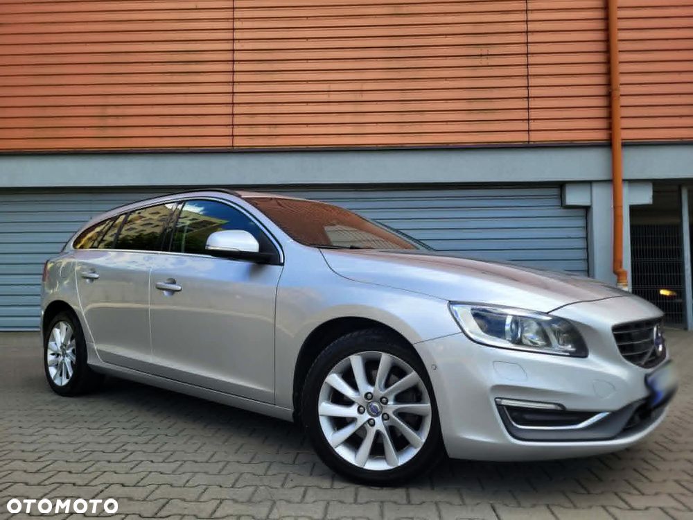 Volvo V60 D4 Momentum - 1
