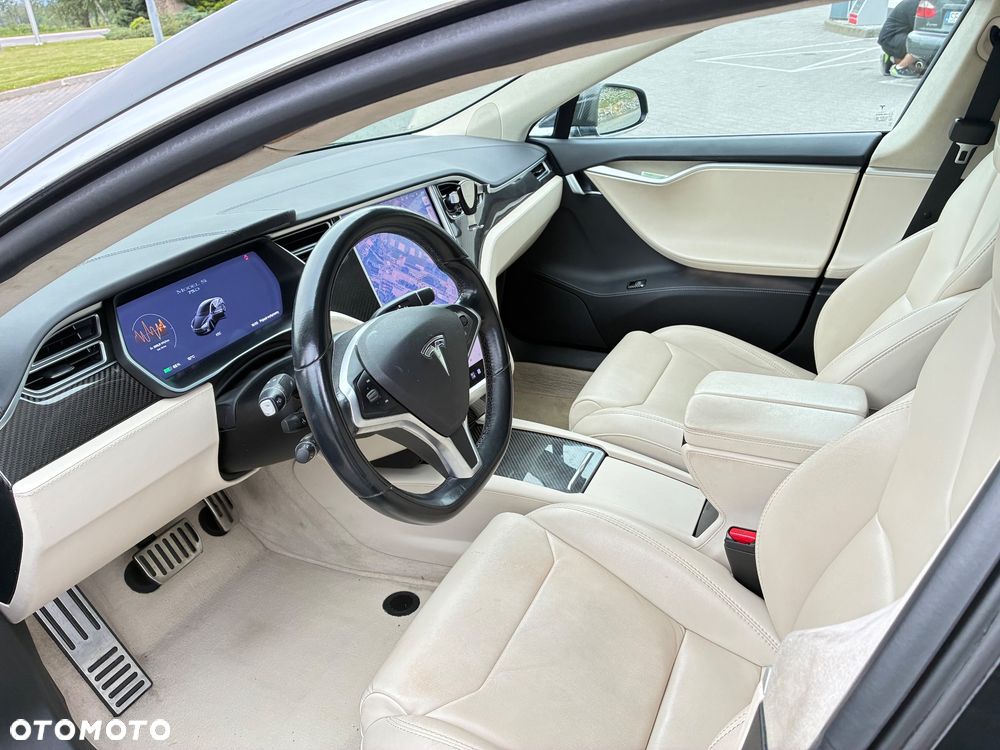 Tesla Model S - 5