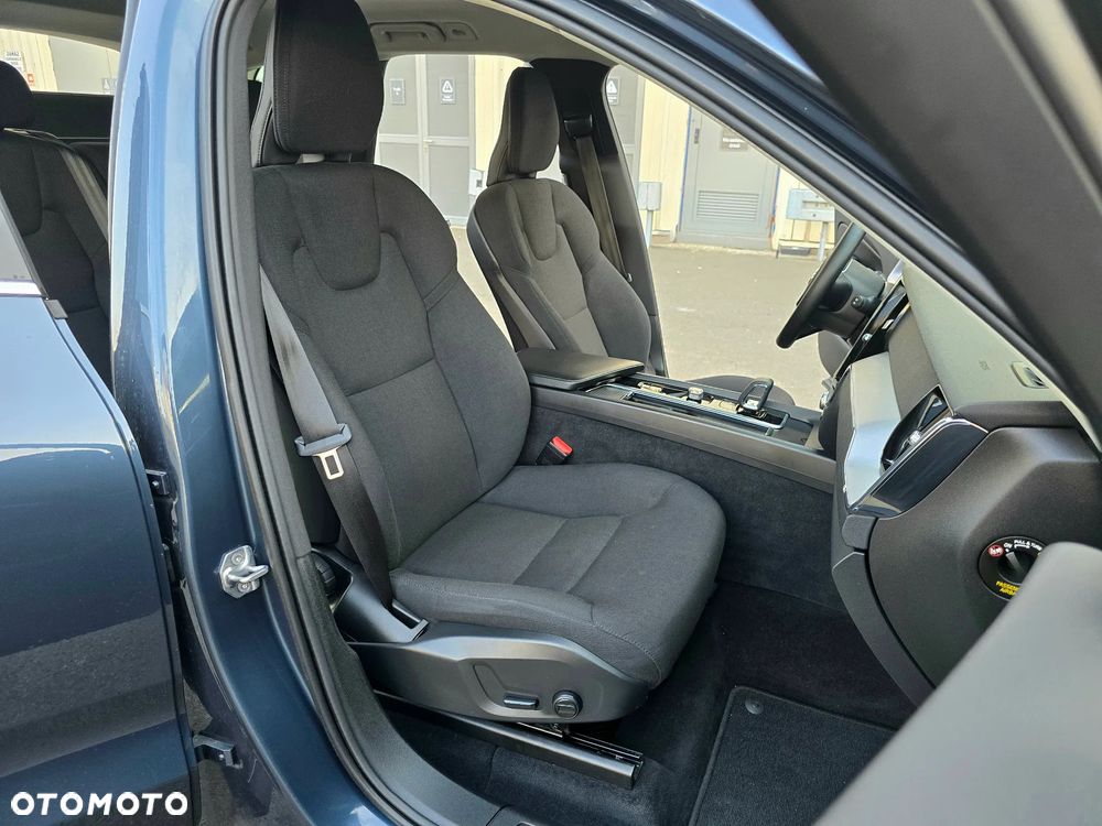 Volvo XC 60 B5 B AWD Momentum Pro - 23