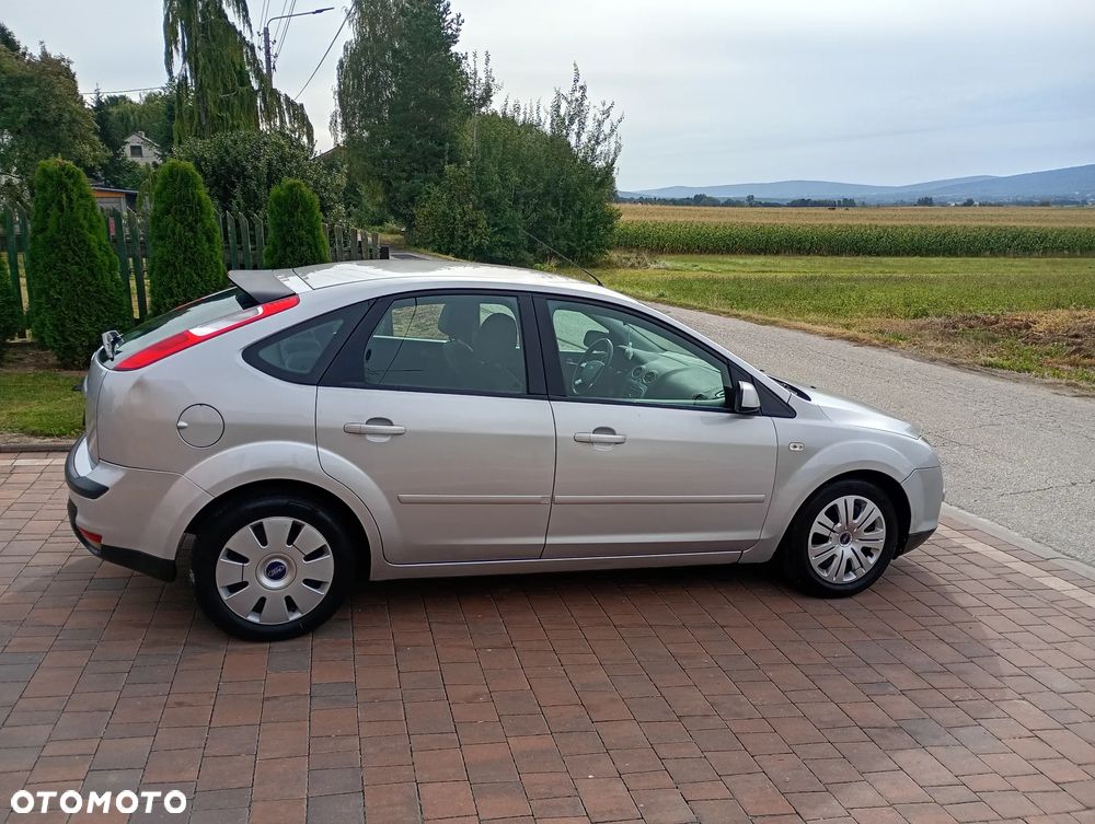 Ford Focus 1.6 Ambiente - 4