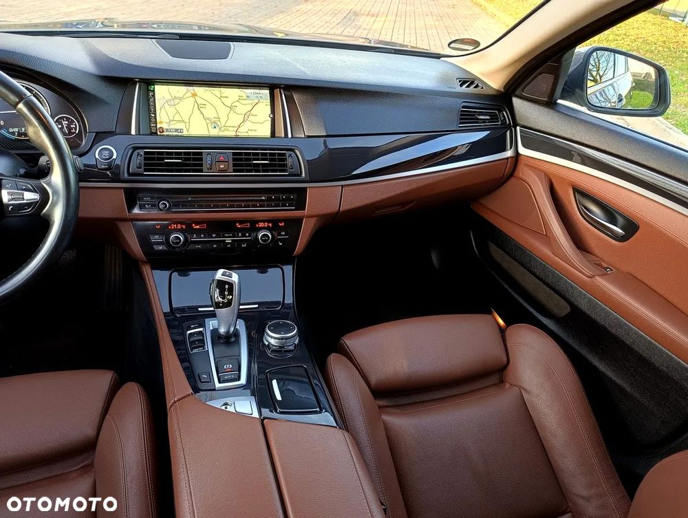 BMW Seria 5 525d Sport-Aut Modern Line - 12