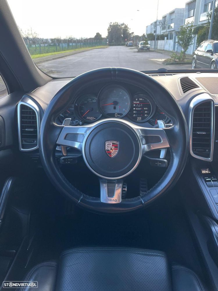 Porsche Cayenne S - 17