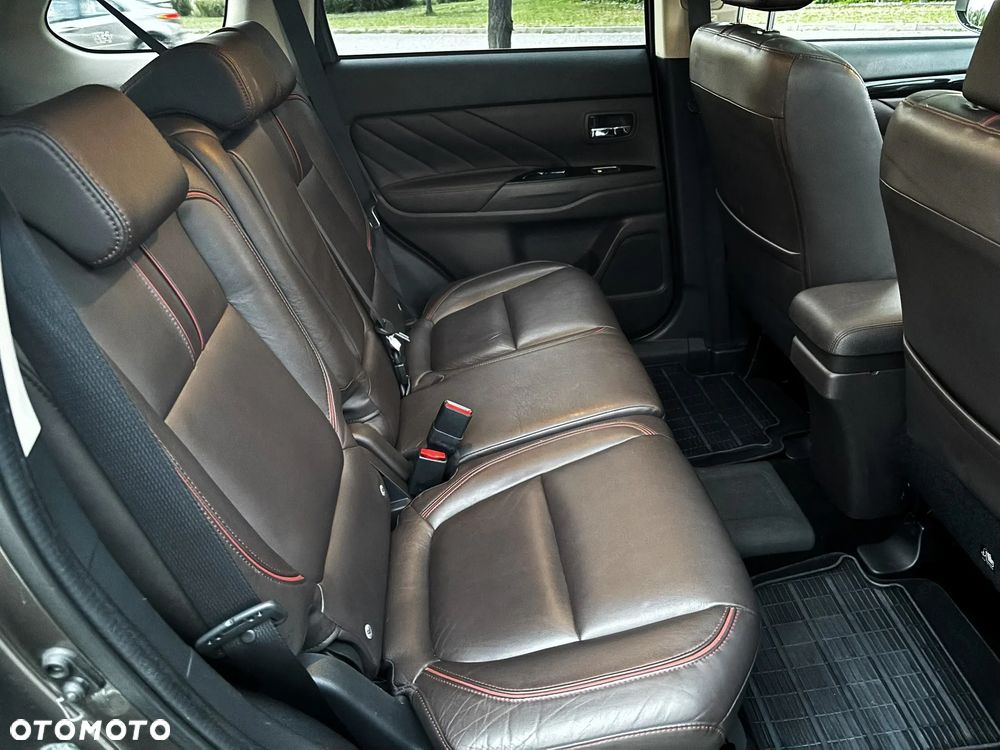 Mitsubishi Outlander Instyle NAVI + - 12