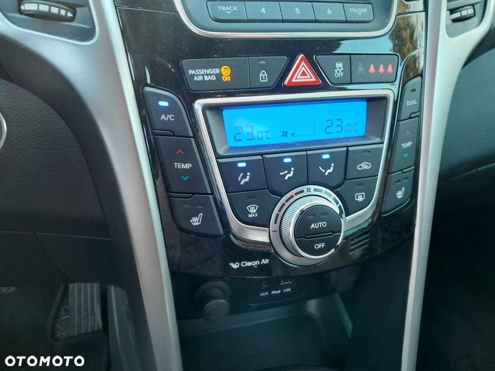 Hyundai i30 blue 1.6 GDI Passion - 15