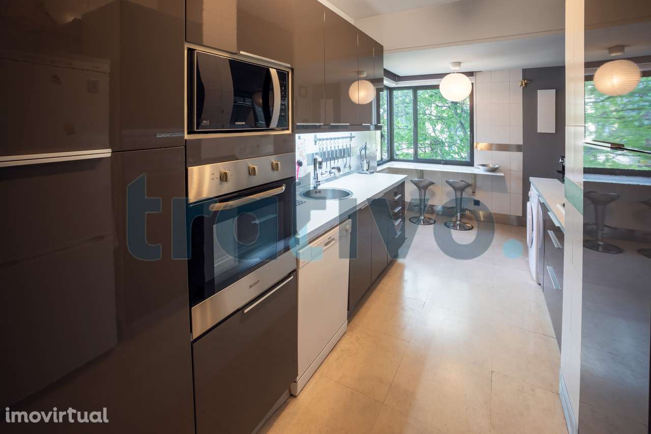 Vende-se apartamento T3 condomínio privado Rua Virgílio Correia Lisboa - Grande imagem: 5/24