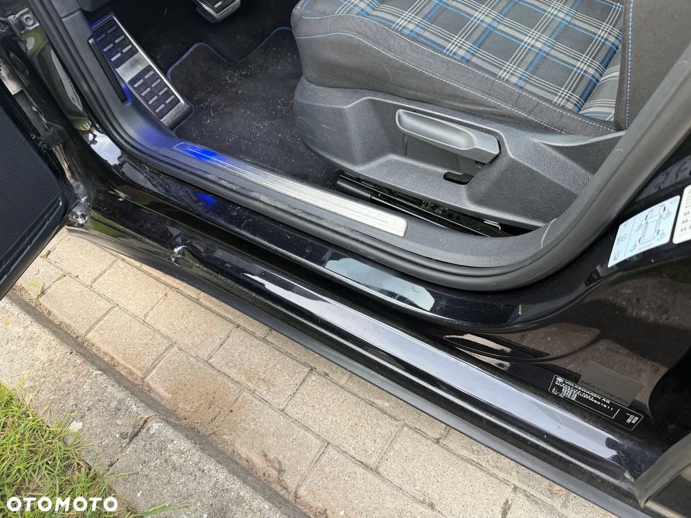 Volkswagen Golf - 21