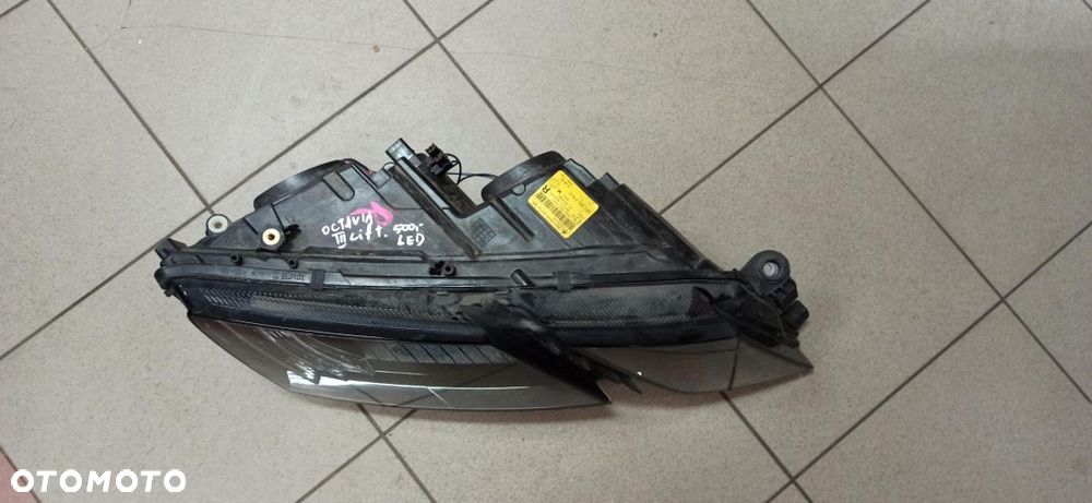 Octavia 3 lift reflektor przedni lampa PRAWA 5E1941016C EUROPA GWARANCJA MIGACZ LED - 2