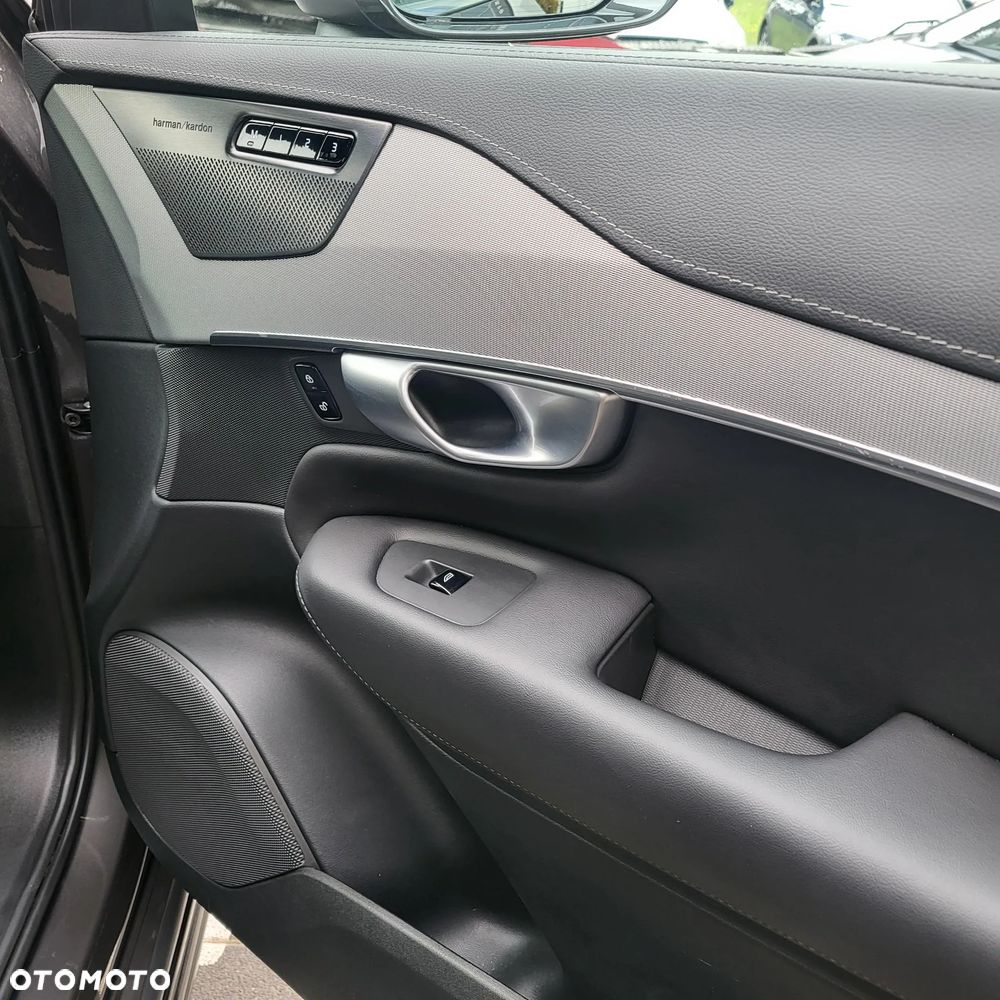 Volvo XC 90 - 9