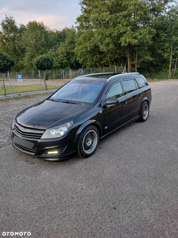 Opel Astra GTC 1.6 Turbo Edition - 1