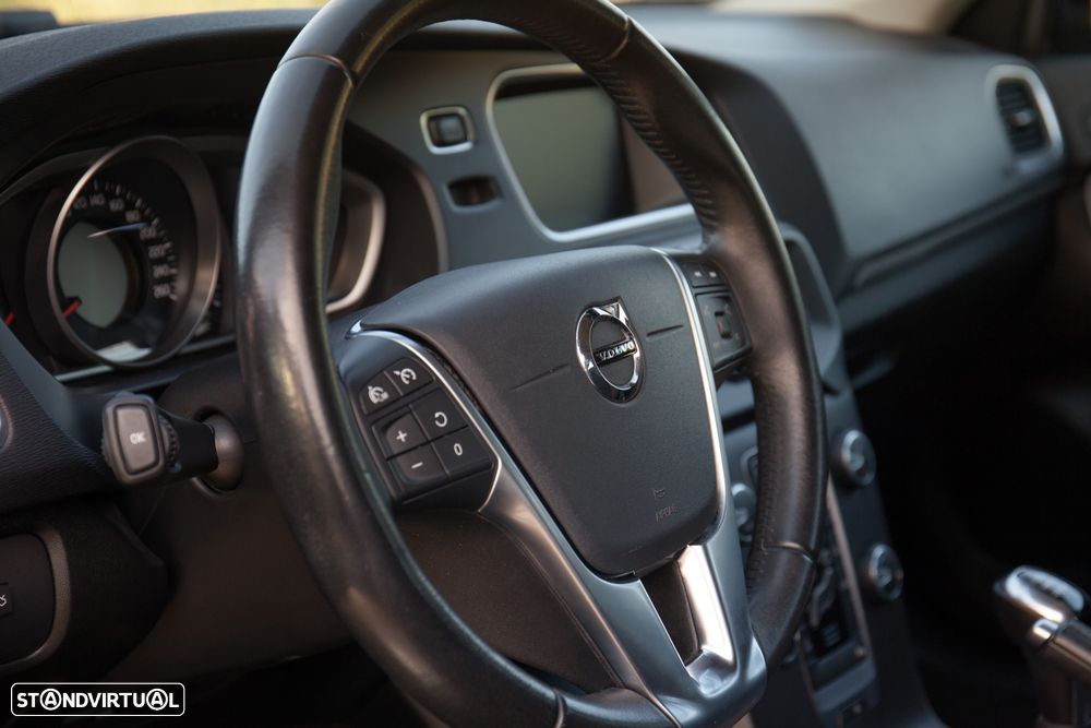 Volvo V40 2.0 D3 Momentum - 16