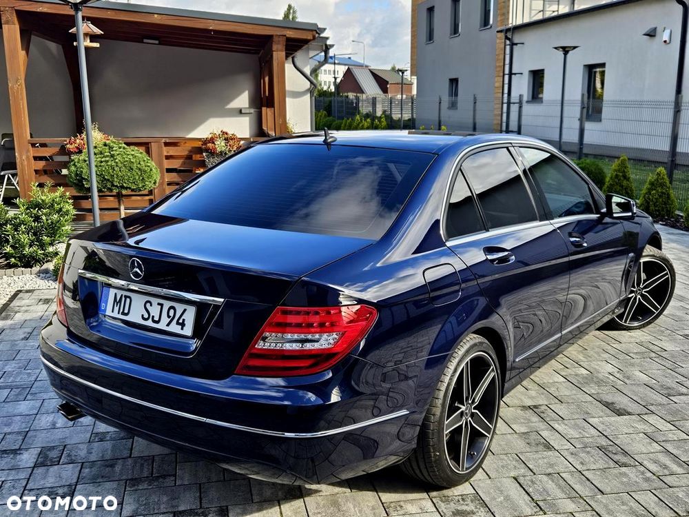 Mercedes-Benz Klasa C 180 CGI BlueEFFICIENCY Avantgarde - 9