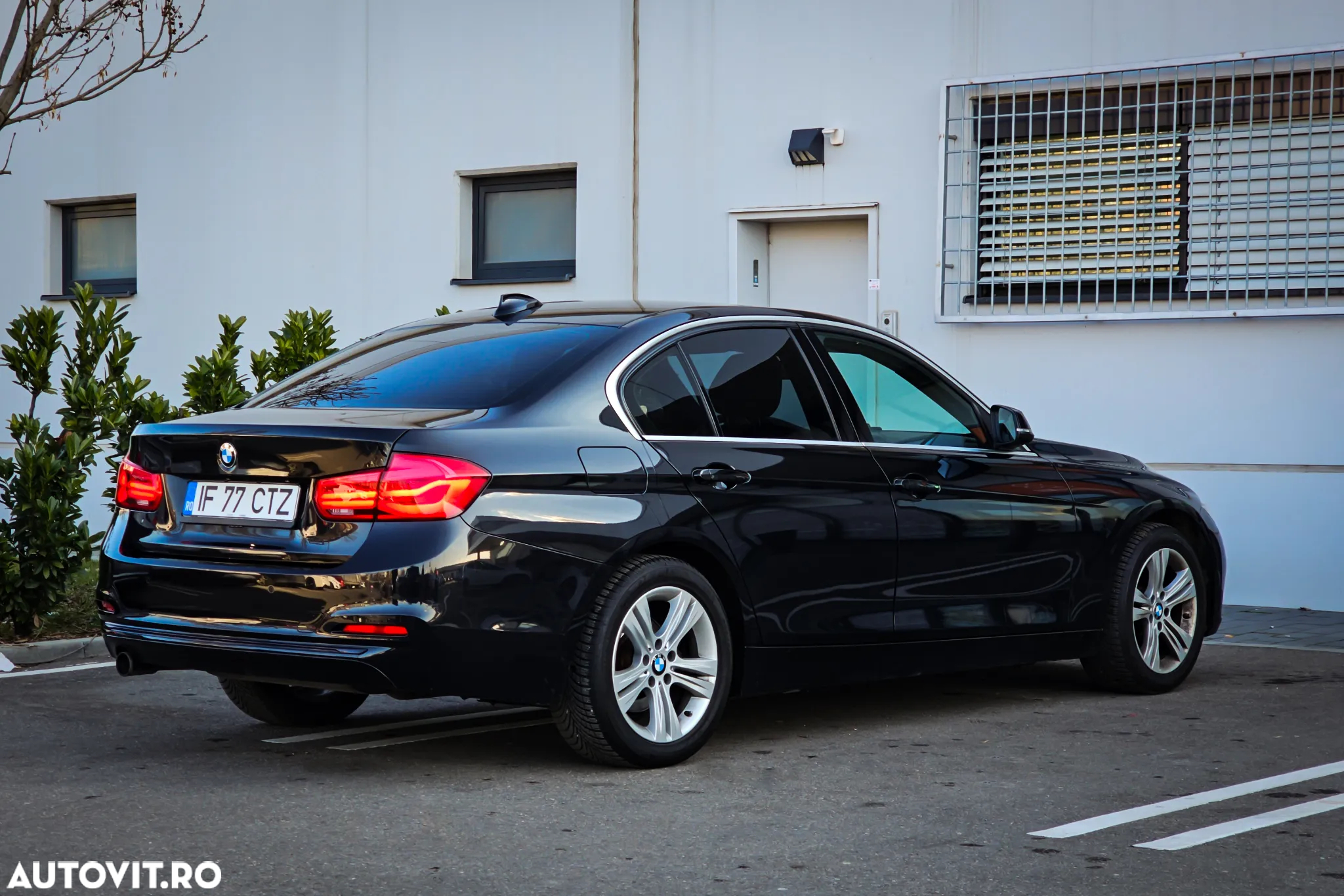 BMW Seria 3 318i Aut. Sport Line - 13