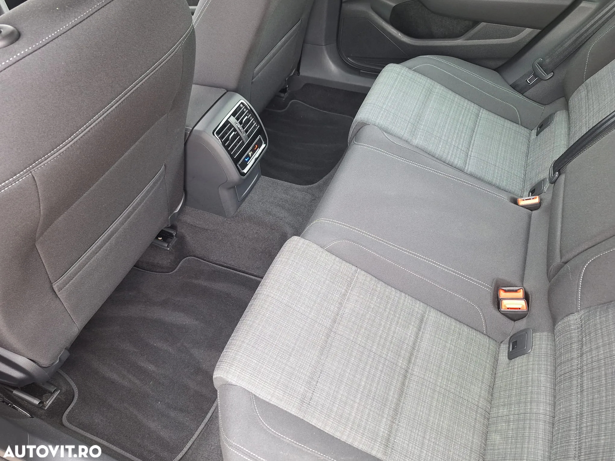 Volkswagen Passat Variant 2.0 TDI DSG Business - 12