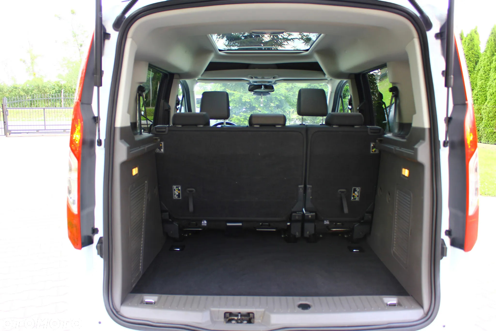 Ford Tourneo Connect 1.5 EcoBlue Titanium - 36