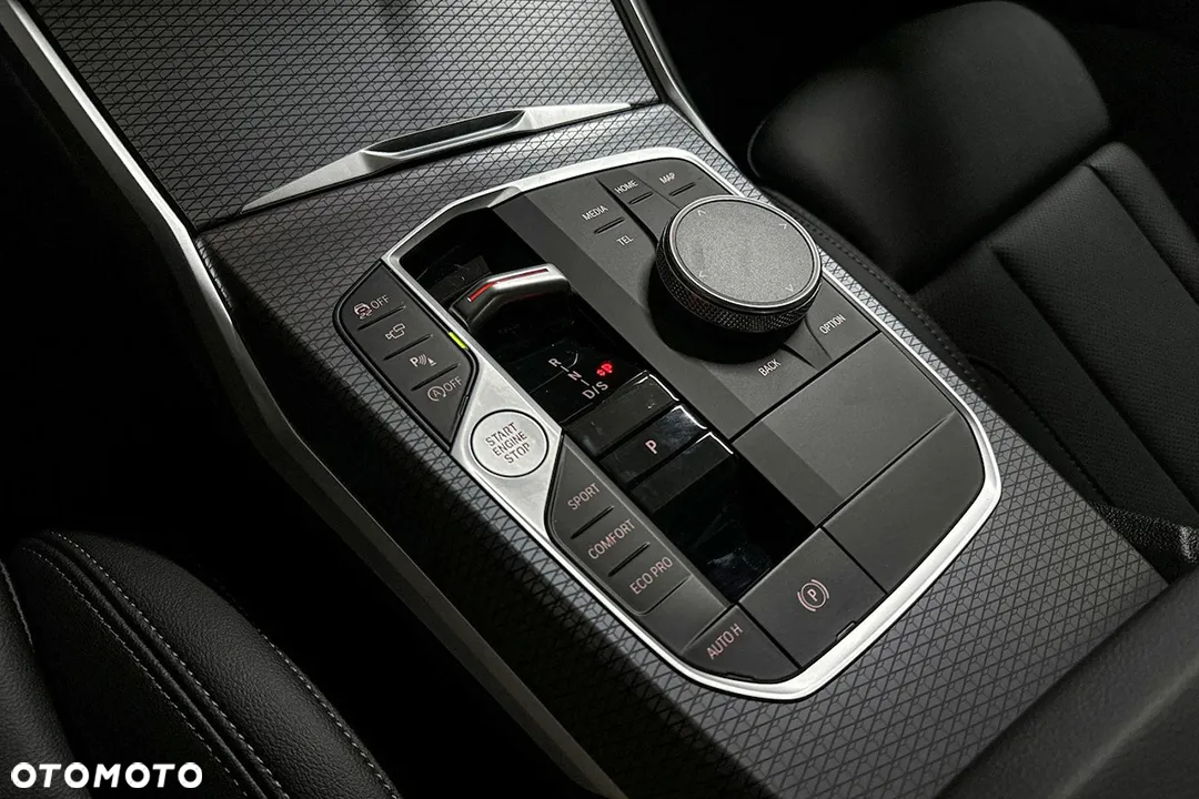 BMW Seria 3 318i M Sport - 14