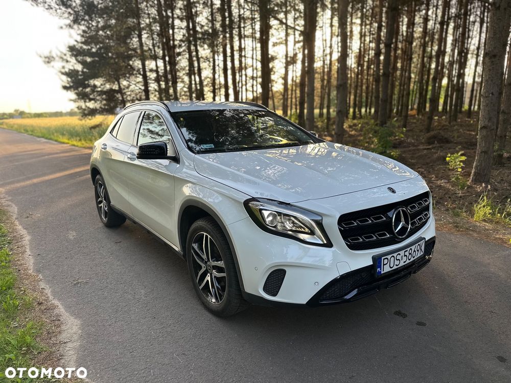 Mercedes-Benz GLA 180 7G-DCT Urban - 19