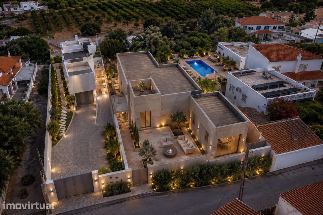 Moradia T4 com Piscina Aquecida, Vistas Desafogadas e Elevado Conforto - Grande imagem: 2/29
