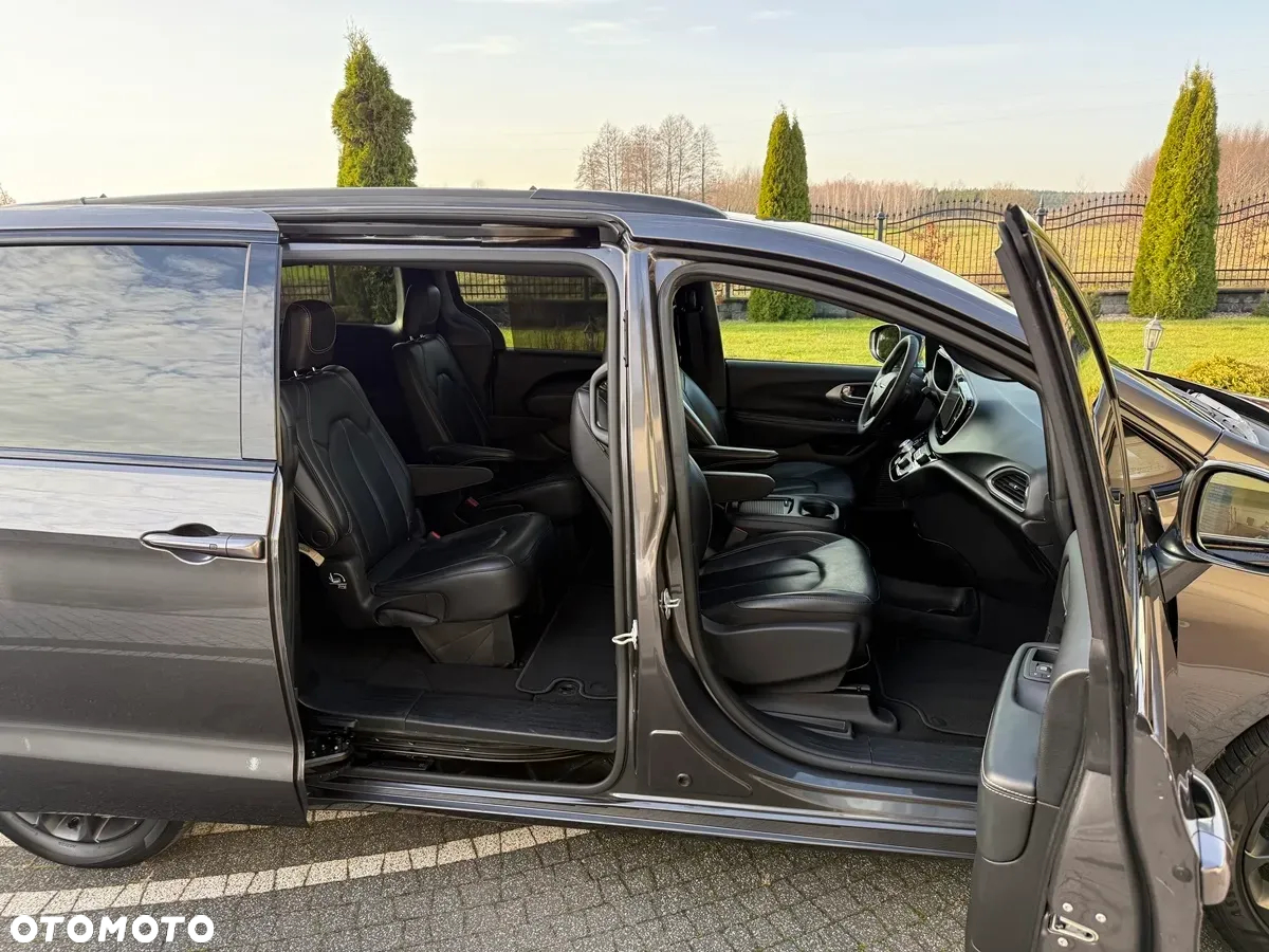 Chrysler Pacifica - 31