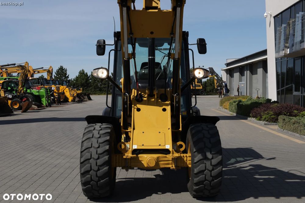 Caterpillar CAT 906M - 13