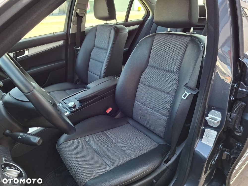 Mercedes-Benz Klasa C 180 CGI BlueEFFICIENCY Avantgarde - 14