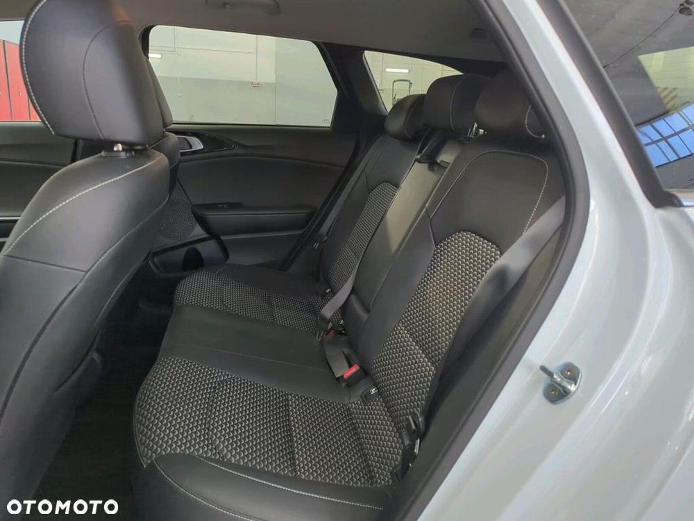 Kia Ceed - 8