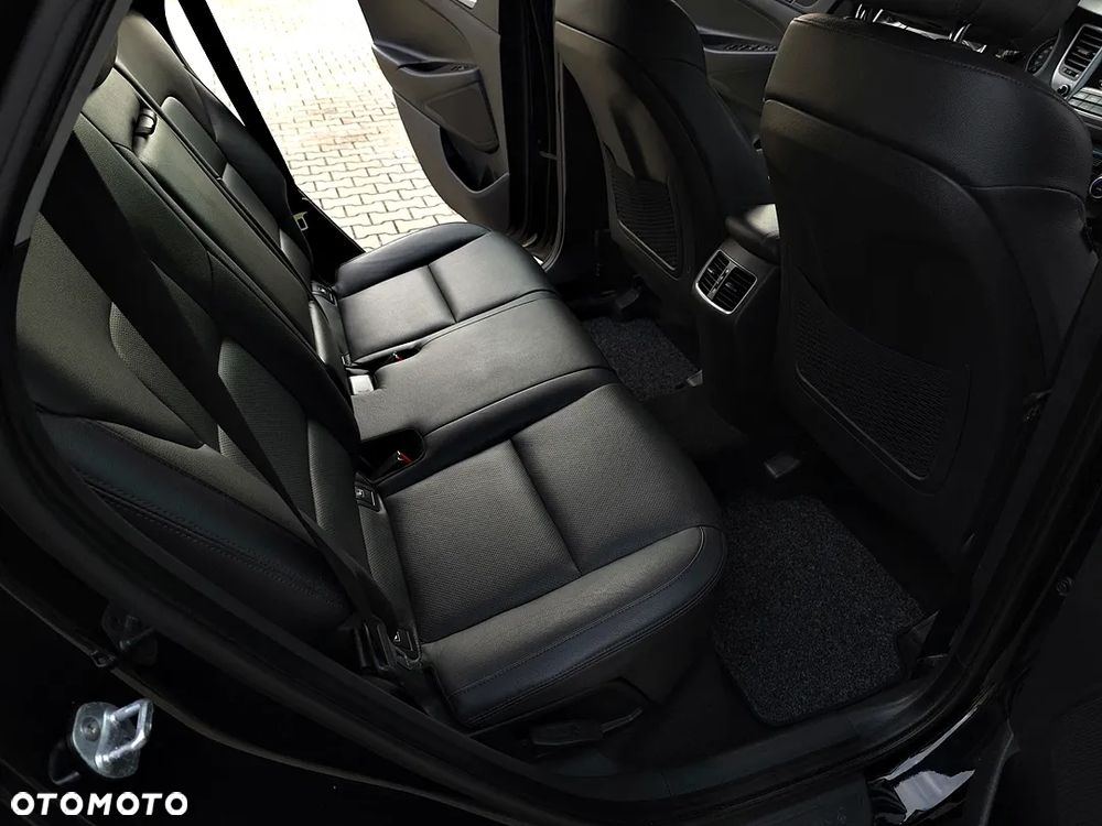 Hyundai Tucson 2.0 CRDI 4WD Automatik Premium - 37