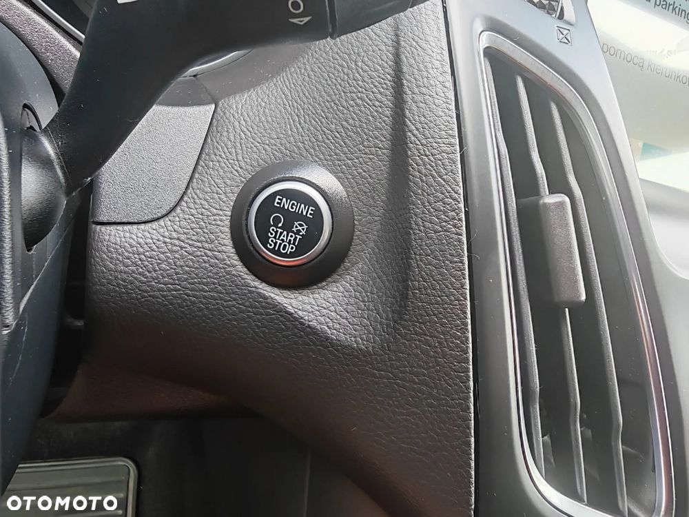 Ford Focus 1.5 EcoBoost ST-Line - 28