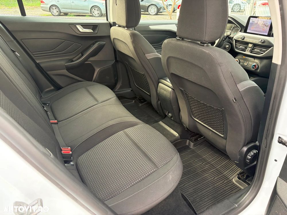 Ford Focus 1.0 EcoBoost Connected - 32