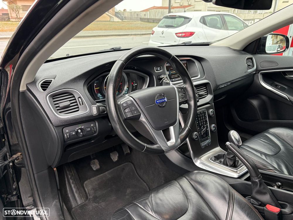 Volvo V40 Cross Country D2 Momentum - 25