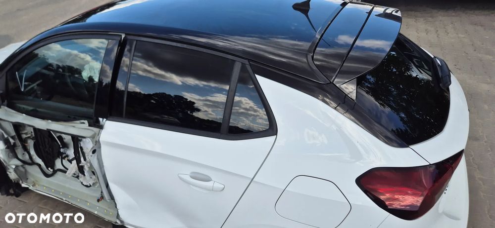 Opel Corsa 1.2 GS S&S - 12