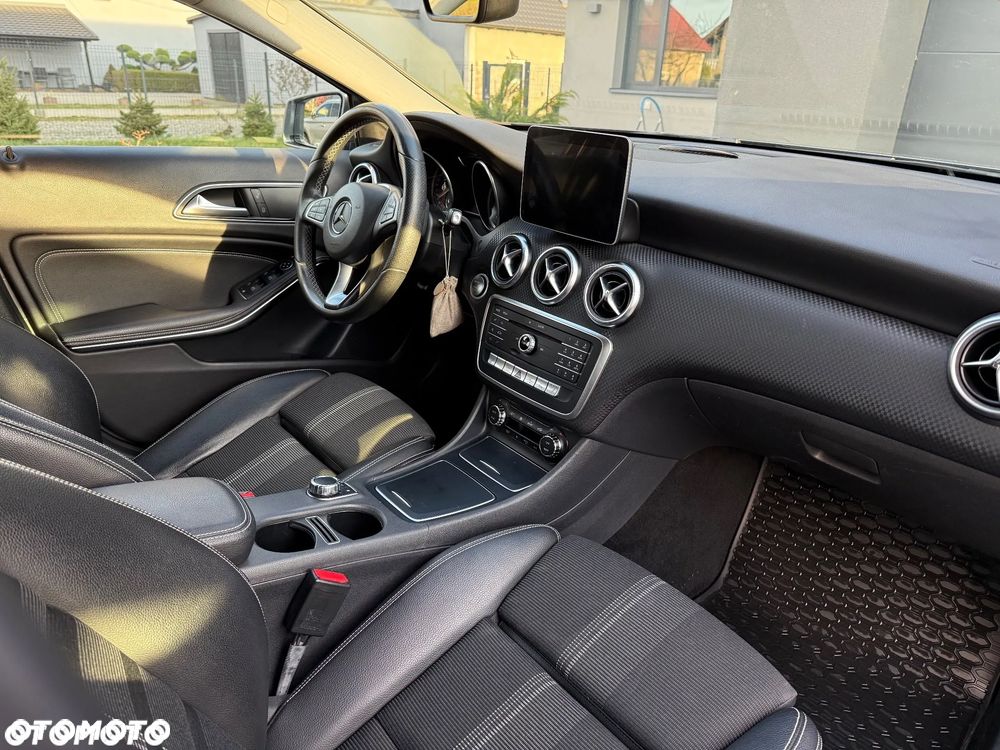Mercedes-Benz Klasa A 180 7G-DCT - 16