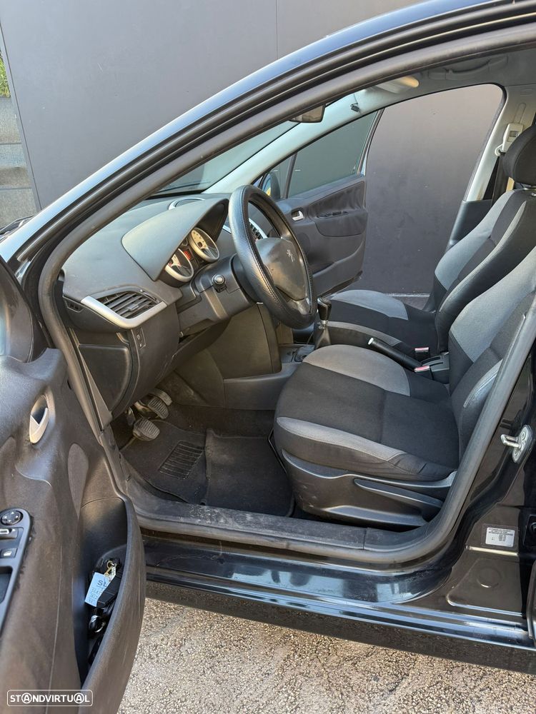 Peugeot 207 1.4 16V Trendy - 9