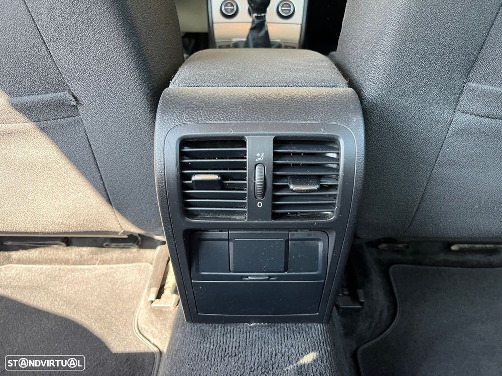 VW Passat 2.0 TDI Highline - 30