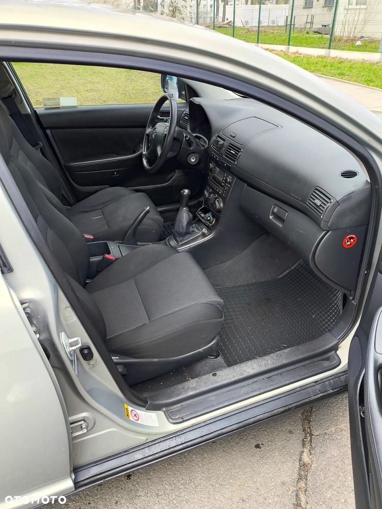 Toyota Avensis 1.8 VVT-i Luna - 9