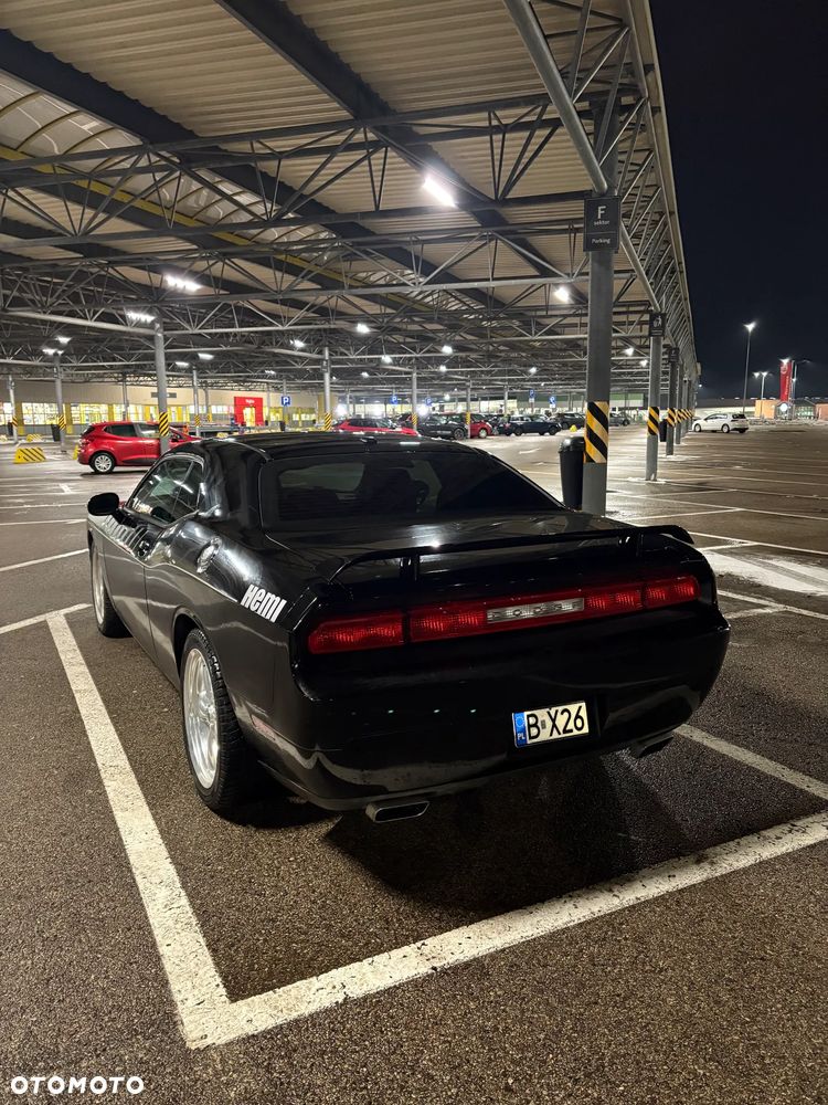 Dodge Challenger - 8