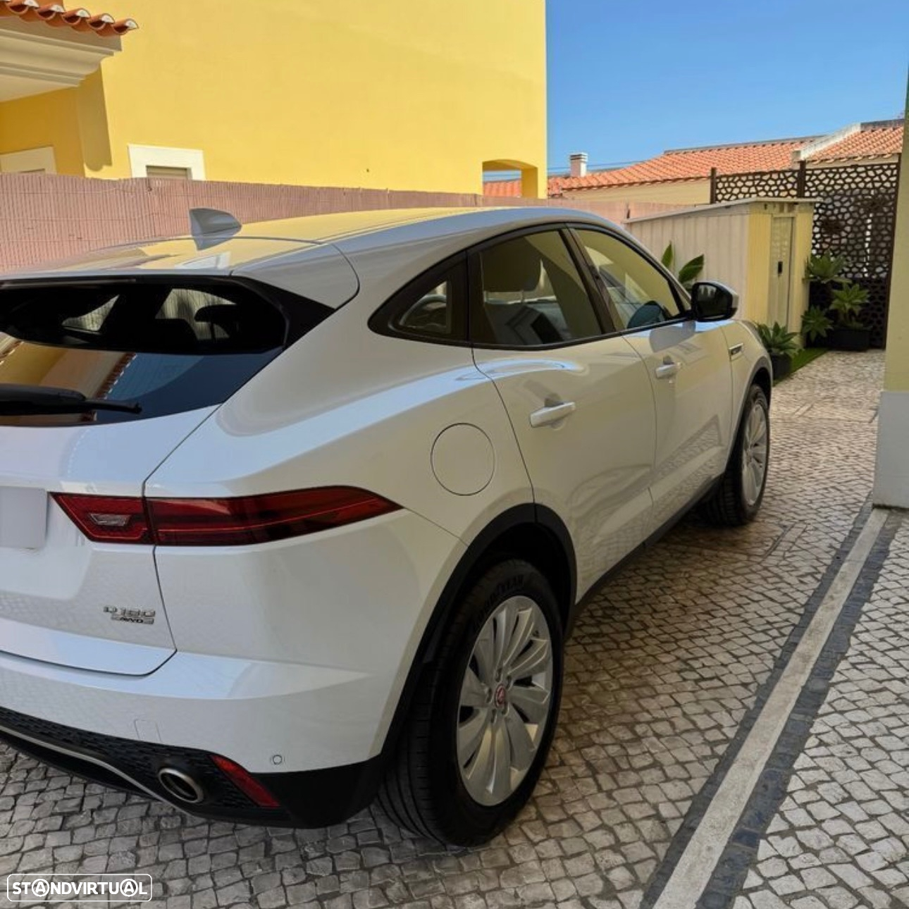 Jaguar E-Pace 2.0 i4D R-Dynamic S AWD Aut. - 3
