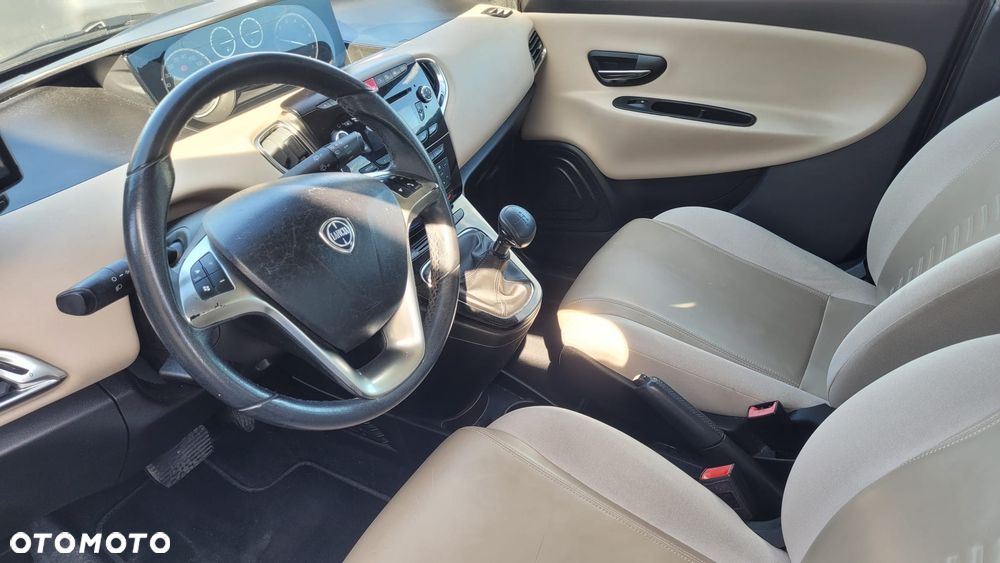 Lancia Ypsilon Y 0.9 TwinAir Turbo 8V Automatik Platinum - 10