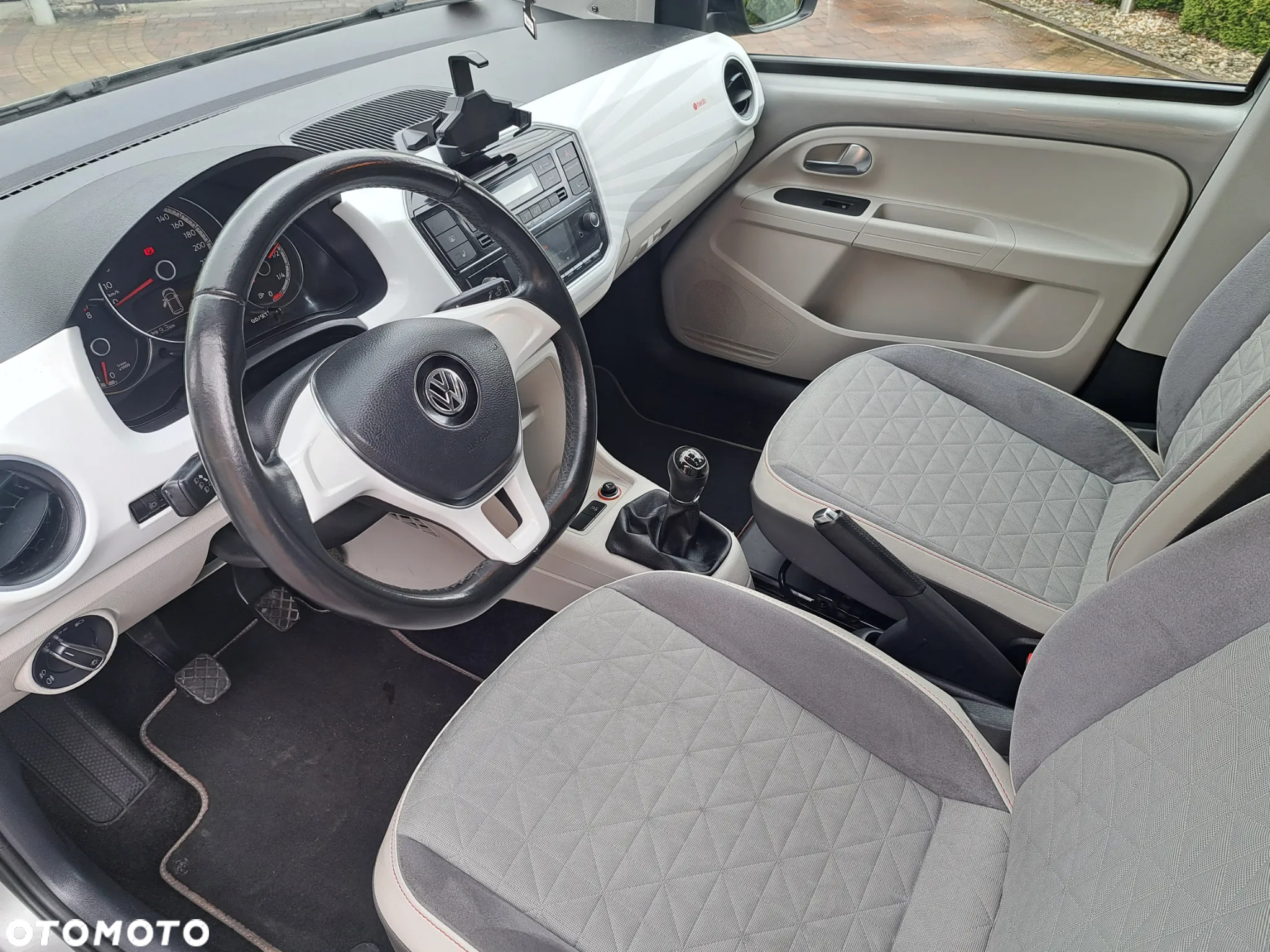 Volkswagen up! (BlueMotion Technology) beats - 23